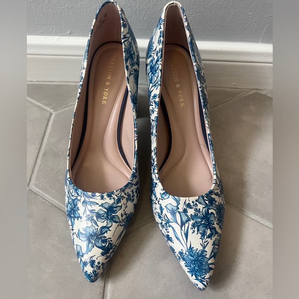 Preston & York Women’s Size 8M Blue and White Floral Heels. New without box